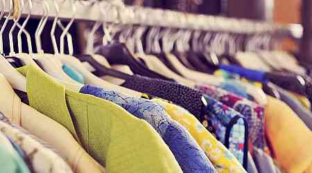 Aussie clothing giant owes $250m