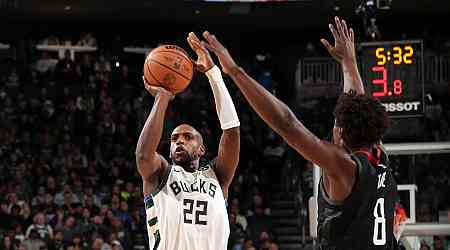 Sources: Bucks star Middleton does 5-on-5 work