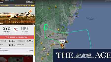 Dreamliner makes emergency landing at Sydney Airport after tyre bursts on take-off