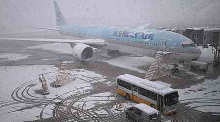 Heavy snow blankets South Korea, grounding dozens of flights and killing 4