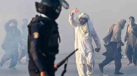 Pakistan police crackdown clears Khan protesters from Islamabad