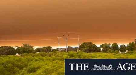 Communities on edge as emergency blaze burns north of Perth