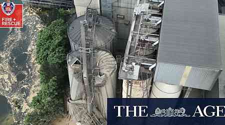 Silos collapse at Bomaderry