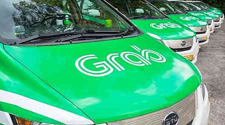 'Ask Grab CEO to take you': Grab driver rejects $5.70 fare for '2 pax and 1 wheelchair'; netizens divided