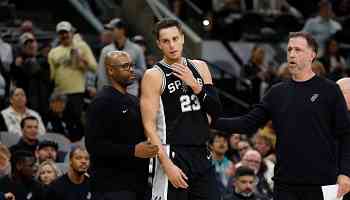 Spurs' Zach Collins Fined $35K for Middle Finger Gesture After Ejection vs. Kings