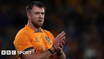 Tigers sign Australia forward Holloway on short deal