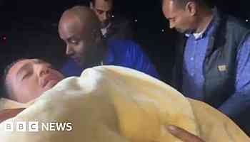 Diver describes 'complex operation' to find Egypt boat survivors