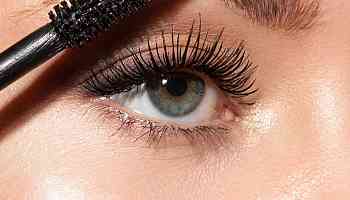  How to Get Bold Lashes for Christmas and NYE 