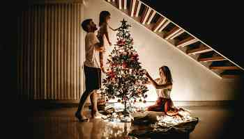 Mom forces 24-year-old daughter to choose between her and her BF on Christmas: 'I don't want to lose my boyfriend's respect'