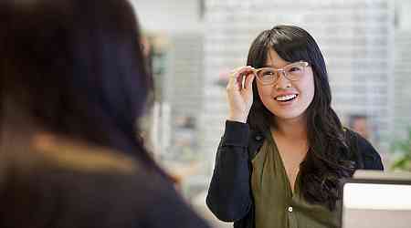 Getting New Glasses? This Is How to Pick the Best Glasses for Your Face Shape and Skin Color