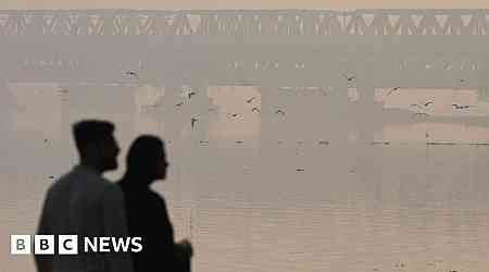 Delhi chokes as air pollution turns 'severe'