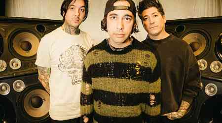 Pierce the Veil Announce Career-Spanning 2025 World Tour With Sleeping With Sirens