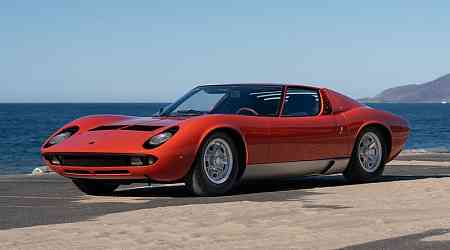 Award-Winning Lamborghini Miura P400 Surfaces for Auction