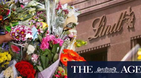 Nine journalist Lizzie Pearl reports from Lindt Cafe siege in 2014