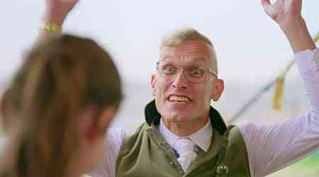 BBC Antiques Roadshow expert throws arms in air as guest makes 'heresy' confession