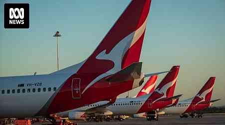 Possible delays at major airports as Qantas engineers begin 24-hour strike