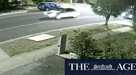 Sisters carjacked at knifepoint in Melbourne