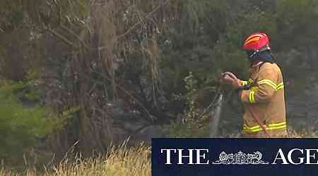 Grass fires spread as Victorians sweat through extreme heat