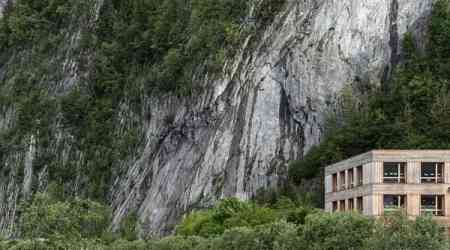 Bernardo Bader Architekten creates cuboidal primary school in rural Austria