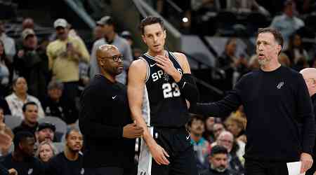 Spurs' Zach Collins Fined $35K for Middle Finger Gesture After Ejection vs. Kings