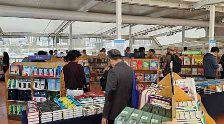 Floating bookshop begins 3-city Taiwan tour in Kaohsiung