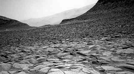 NASA's Curiosity Rover Explores Mars' Texoli Butte Amid New Challenges