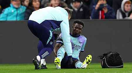 Arsenal lose Bukayo Saka in festive hammerblow as star limps off at Crystal Palace