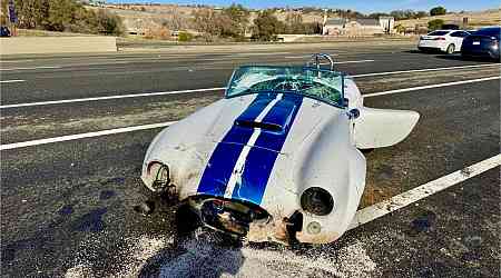 Classic Shelby Cobra crashes on Northern California highway