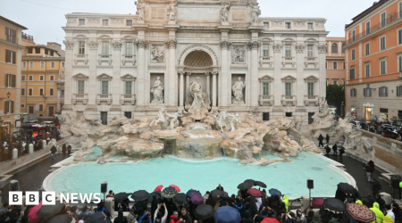 Rome to bring in queueing system as Trevi Fountain re-opens after restoration