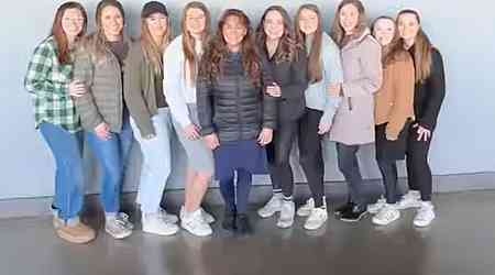  Michelle Duggar Appears in Rare Photo With All 9 Daughters 