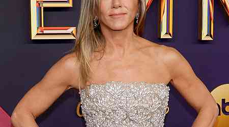  Jennifer Aniston Shares Sweet Glimpse Into Her Christmas Celebrations 