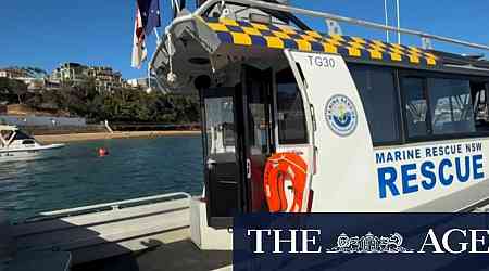 Search continues for teenage boy swept off rocks on NSW coast