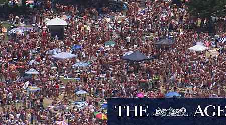 Australians soak up sunny weather for Christmas Day