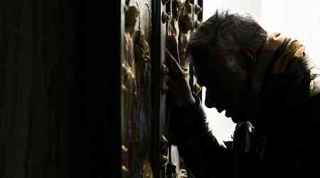 Pilgrims traverse Vatican Holy Door as Christmas marks the start of the 2025 Holy Year