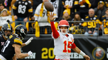  Chiefs, Ravens prevail on Christmas; LeBron James, Austin Reaves, Lakers sink Warriors late 