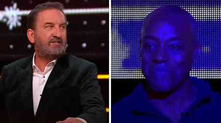 ITV's The 1% Club sees Lee Mack apologise to contestant after first-round blunder