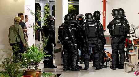 Hougang drama: 4-hour police standoff as man locks himself in flat