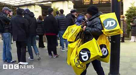 Boxing Day sales: Shoppers staying away from High Street, early data suggests