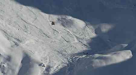 Operatori bloccati in un rifugio, soccorsi ancora fermi per i due alpinisti romagnoli dispersi sul Gran Sasso