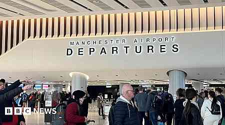 Flights at Manchester Airport and Gatwick Airport disrupted by fog