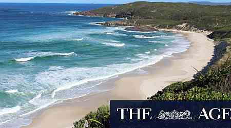 Two drown after being pulled from water at Great Southern beach