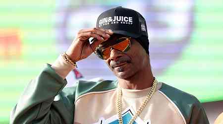 Watch Snoop Dogg take over American football event in Arizona