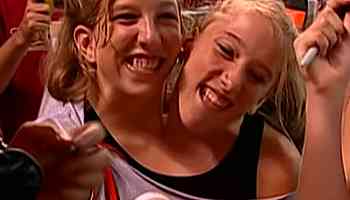 
                        Conjoined Twins Abby & Brittany Hensel Explain How They Share Anatomy
                