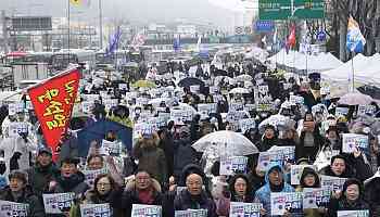 Hong Kong travel agencies adjust tour plans amid South Korean protests