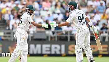 Pakistan fight back after following on against SA