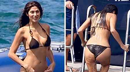 Aussie star stuns in bikini in Sydney