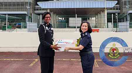 'Peace, prosperity, safety': ICA receives surprise cake from Malaysia's Immigration Department to ring in new year