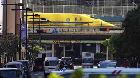 'Doctor Yellow' track-testing shinkansen begins long goodbye