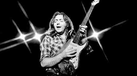 Statue of legendary guitarist Rory Gallagher unveiled in Belfast