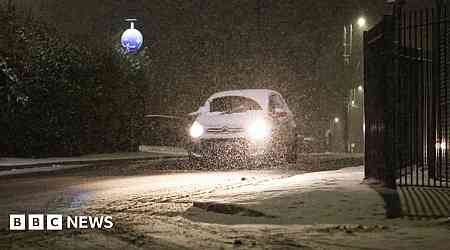 UK snow: Amber warnings in place as country braces for disruption